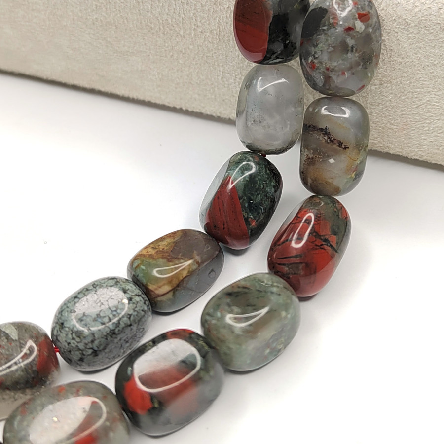 Гелиотроп африканский натуральный, "кровавая яшма" 18х12 мм