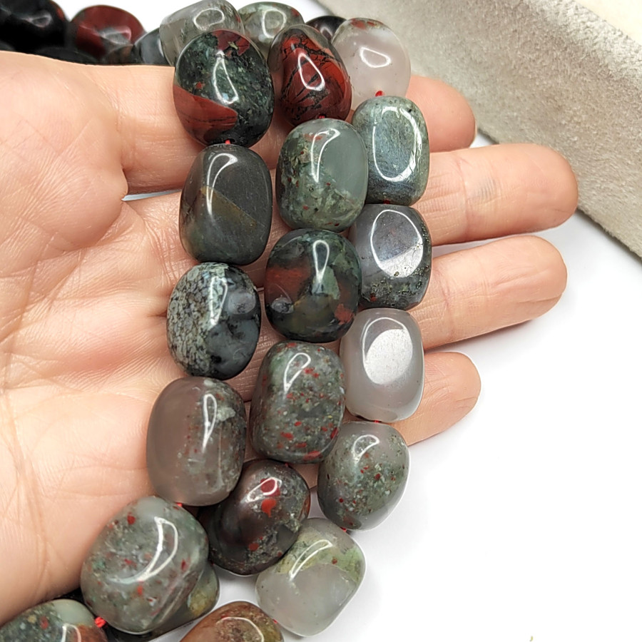 Гелиотроп африканский натуральный, "кровавая яшма" 18х12 мм Нить (22 бусины)