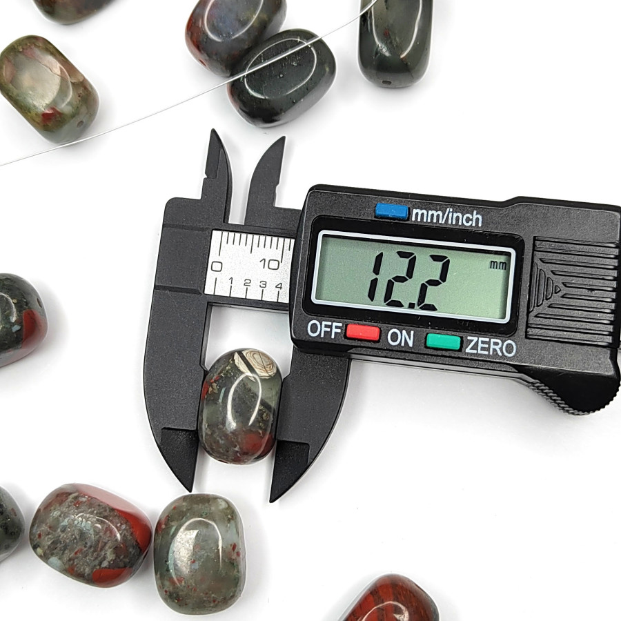 Гелиотроп африканский натуральный, "кровавая яшма" 18х12 мм