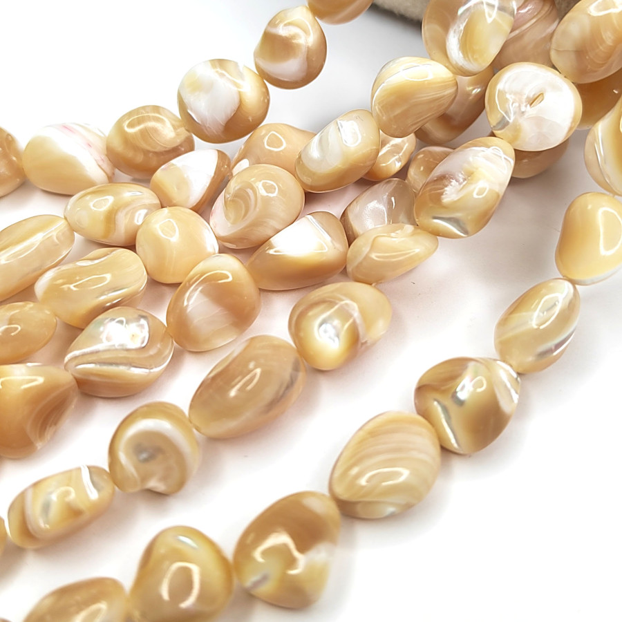 Перламутр натуральный 10х12 мм Галтовка, цвет карамельный, нить 38 см