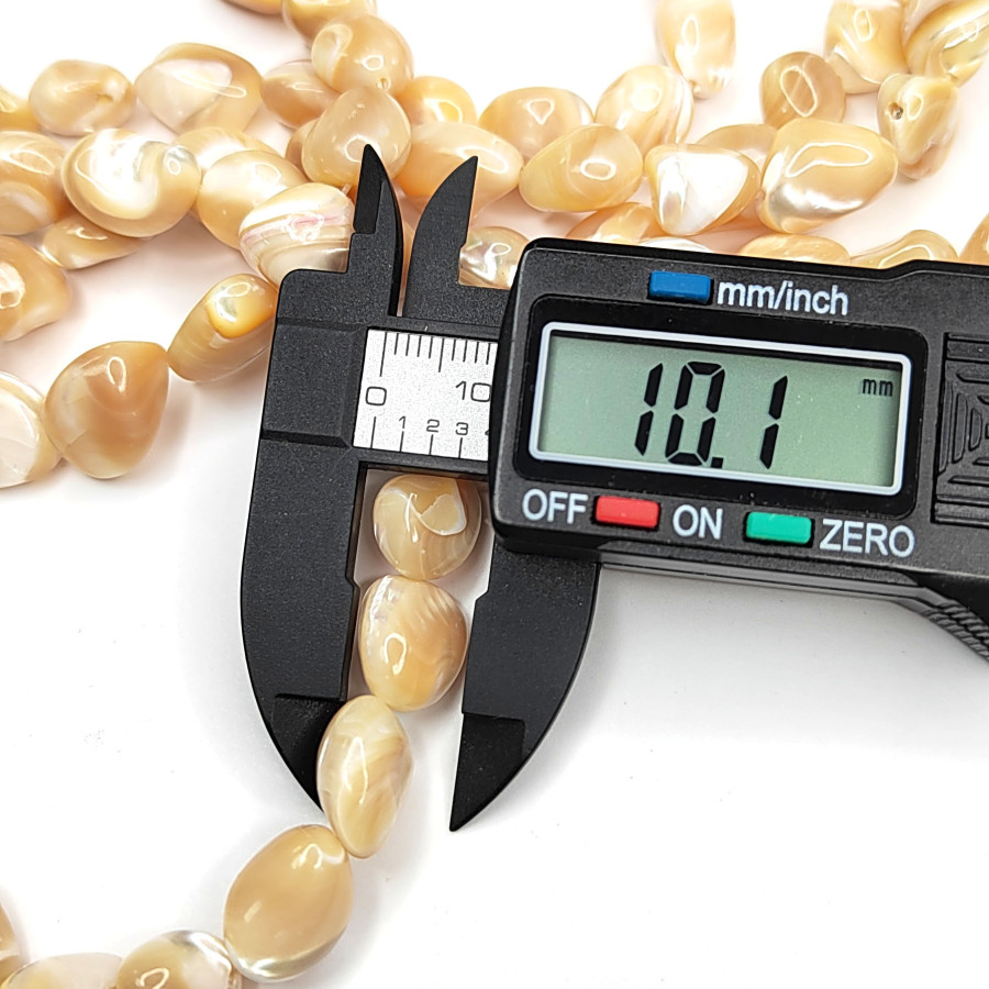 Перламутр натуральный 10х12 мм Галтовка, цвет карамельный, нить 38 см