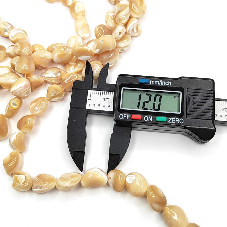 Перламутр натуральный 10х12 мм Галтовка, цвет карамельный, нить 38 см