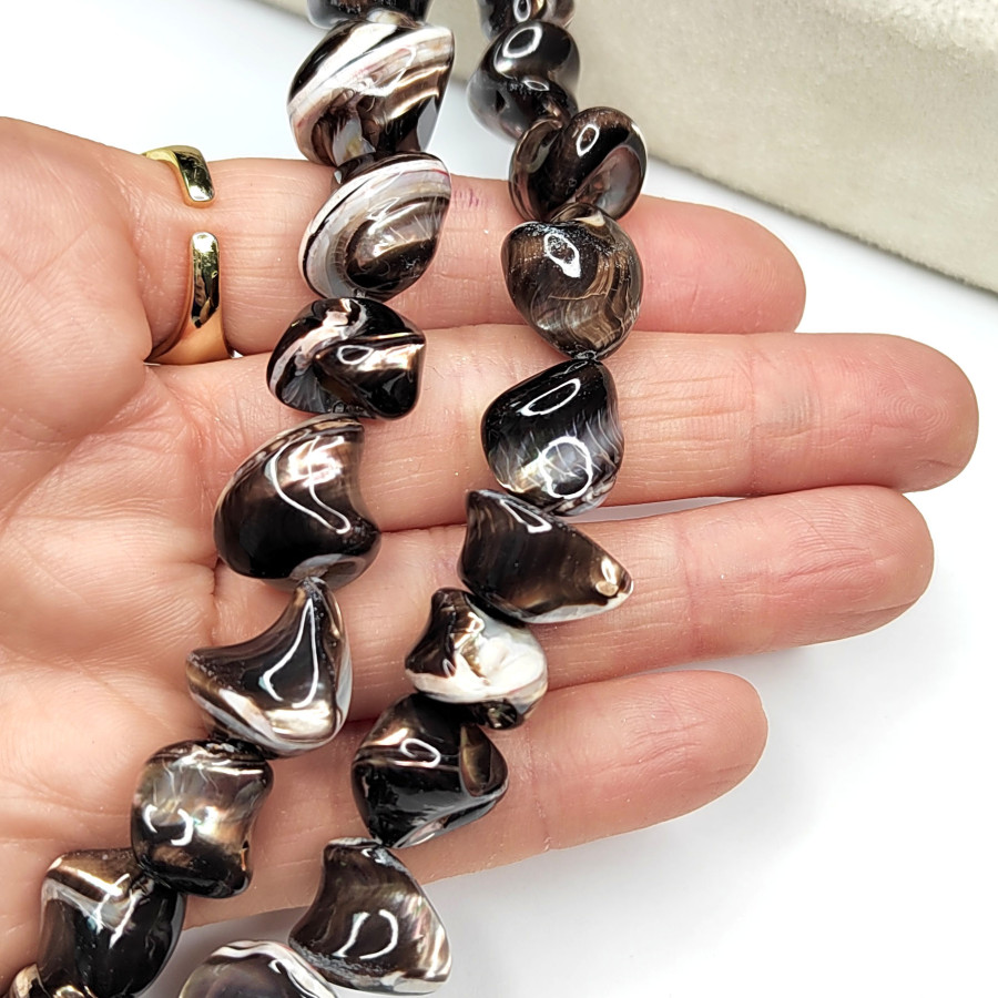 Перламутр натуральный 15х11 мм Галтовка, цвет шоколадный, нить 39 см Нить 39 см (29 бусин)