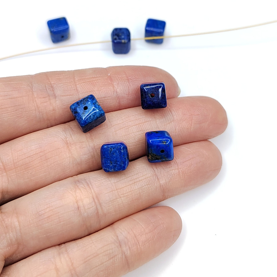 Лазурит натуральный 8 мм кубик, штука