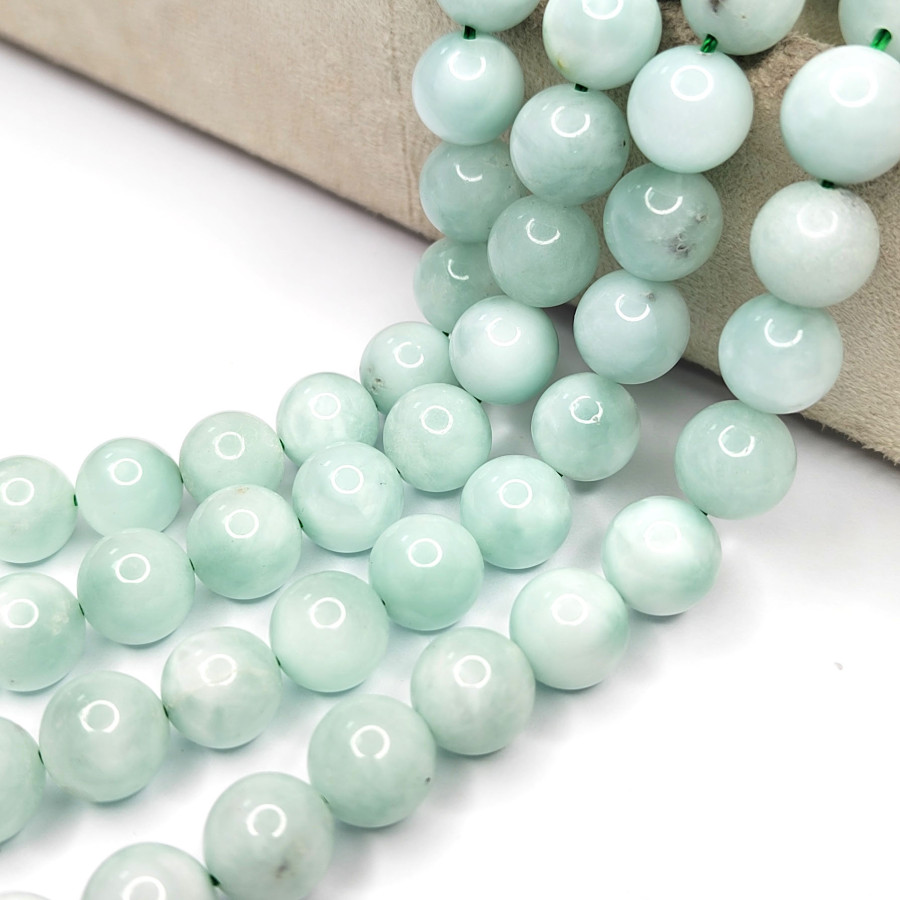 Ангелит натуральный 10 мм, нить 38 см