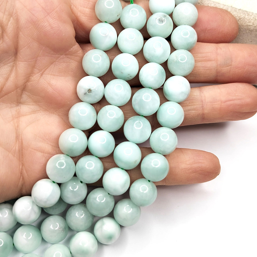 Ангелит натуральный 10 мм, нить 38 см