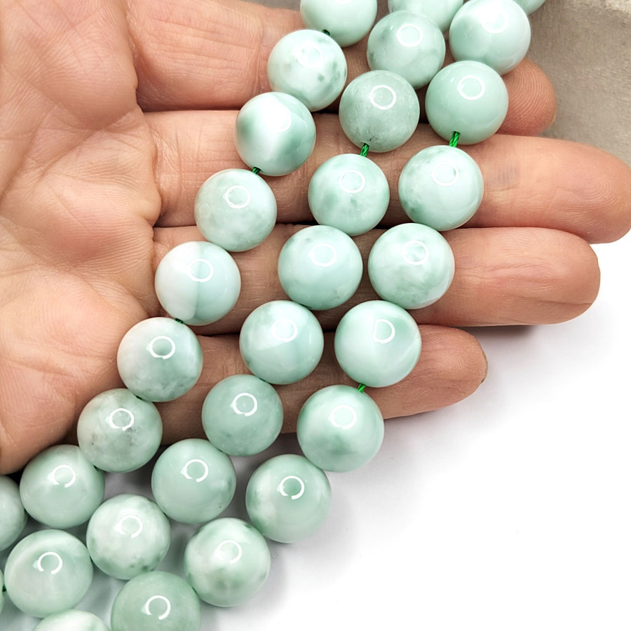 Ангелит натуральный 12 мм, нить 40 см