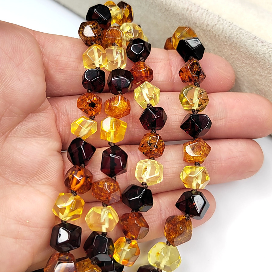 Янтарь природный натуральный 10 мм, Огранка Нить 47-48 см (53-55 бусин)