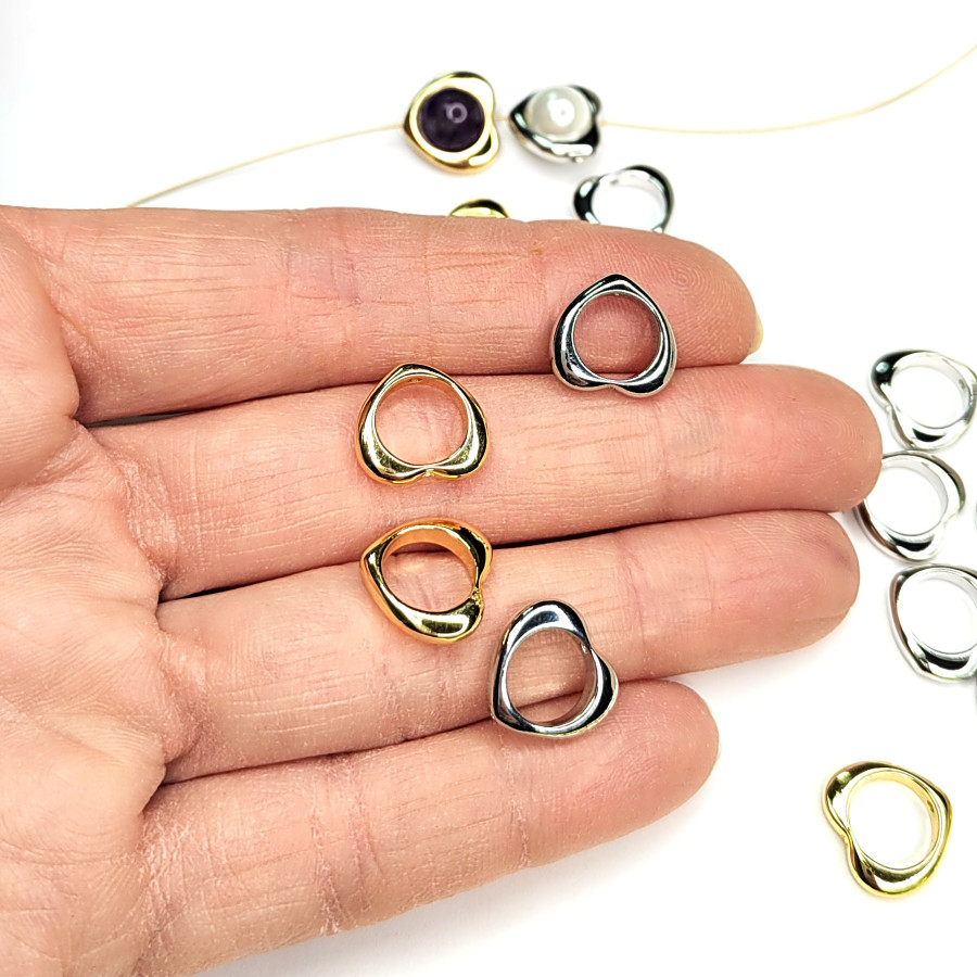 Коннектор Сердце для бусин диаметром до 8 мм, штука