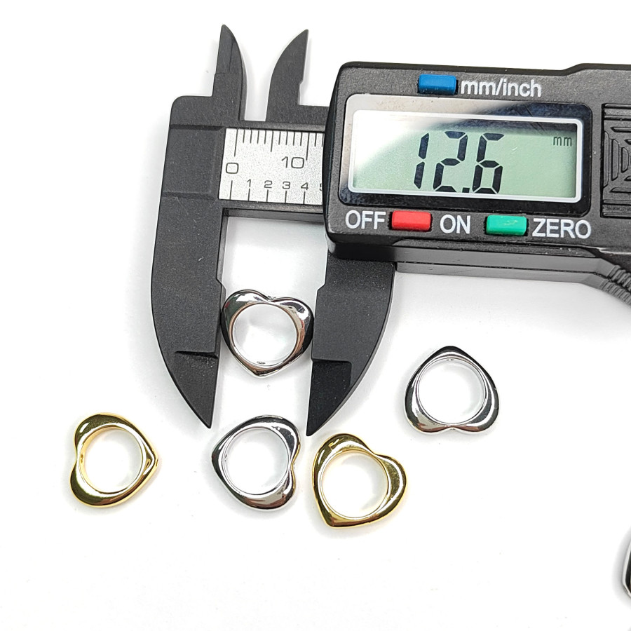 Коннектор Сердце для бусин диаметром до 8 мм, штука